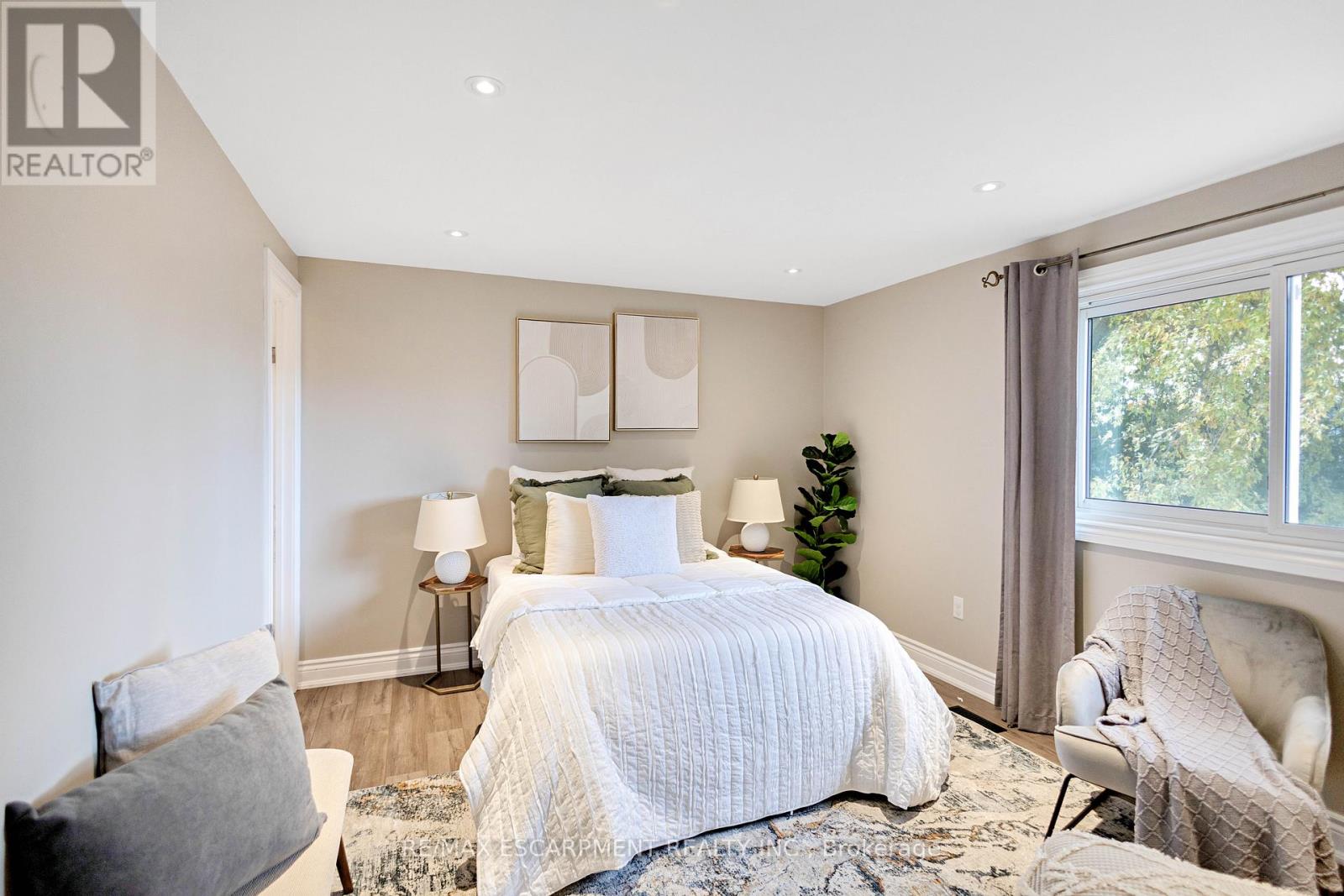 2250 Middlesmoor Crescent, Burlington, Ontario  L7P 3X6 - Photo 18 - W12550536