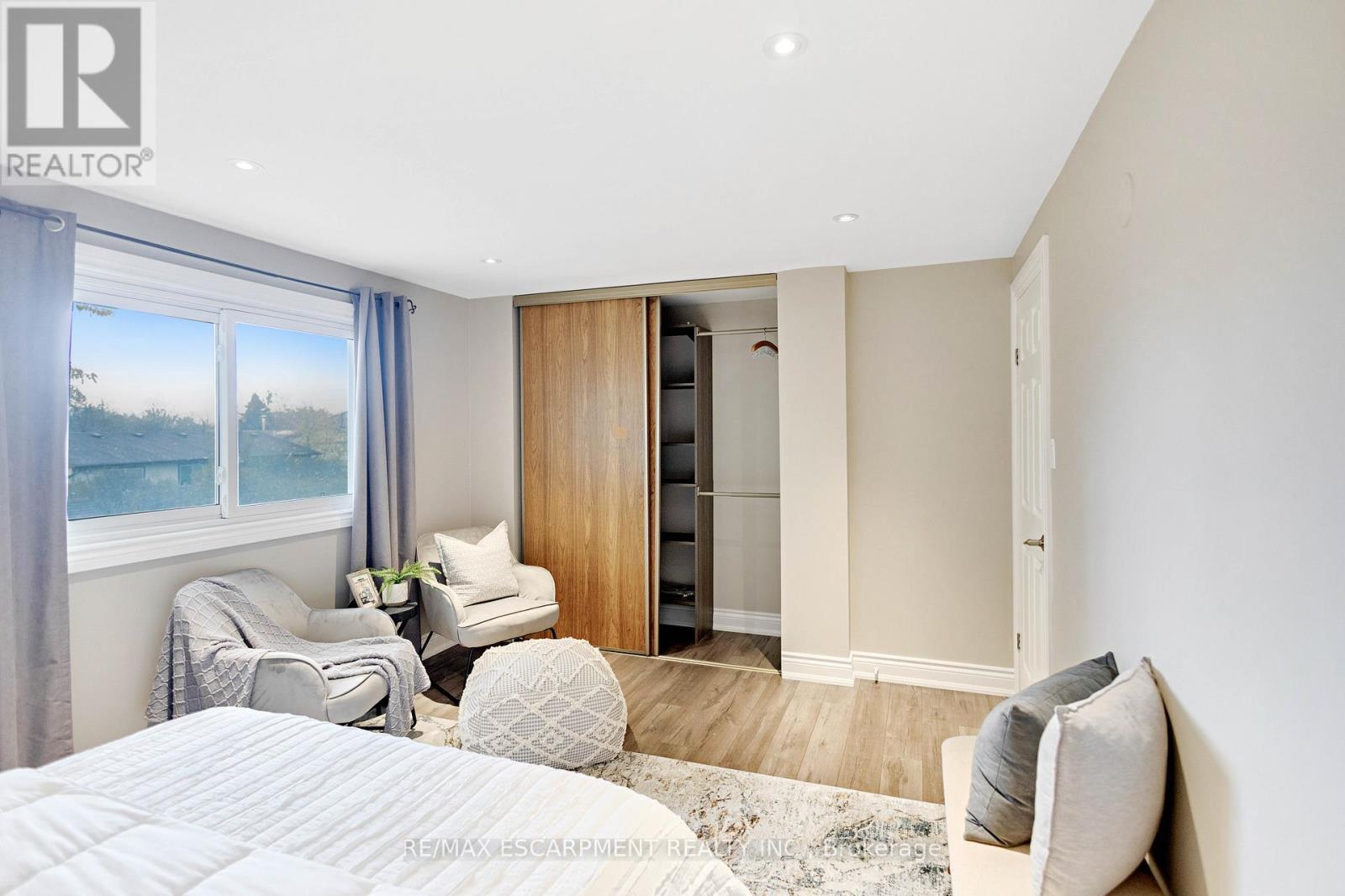 2250 Middlesmoor Crescent, Burlington, Ontario  L7P 3X6 - Photo 20 - W12550536