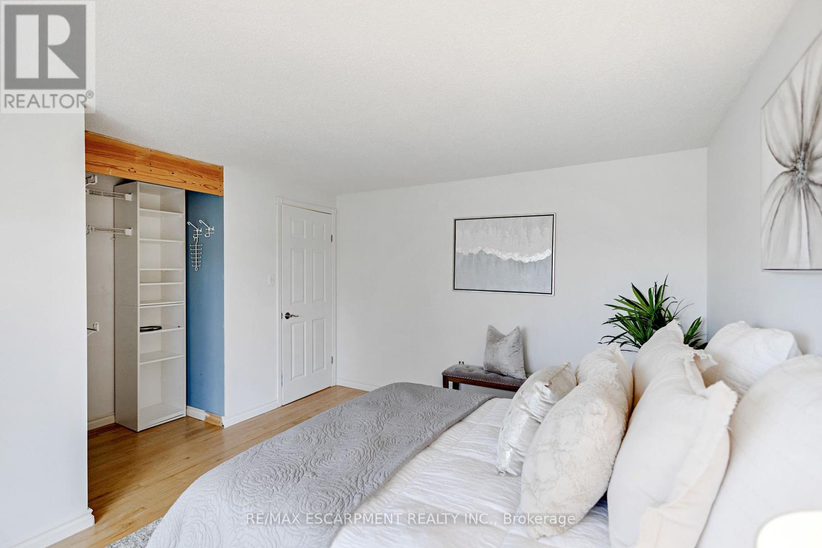 2250 Middlesmoor Crescent, Burlington, Ontario  L7P 3X6 - Photo 25 - W12550536