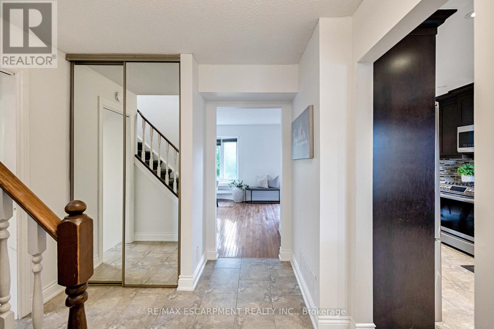 2250 Middlesmoor Crescent, Burlington, Ontario  L7P 3X6 - Photo 5 - W12550536