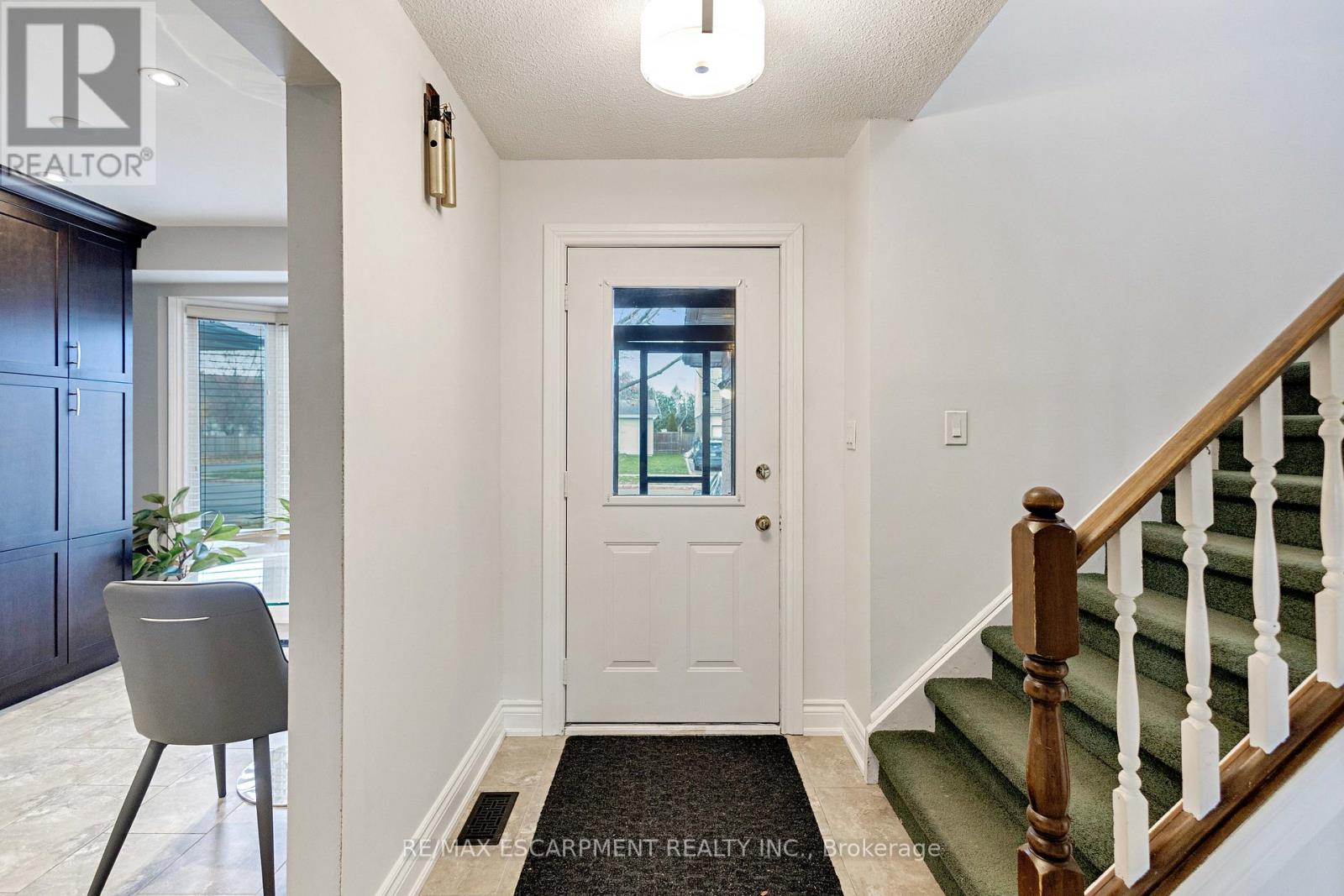 2250 Middlesmoor Crescent, Burlington, Ontario  L7P 3X6 - Photo 6 - W12550536