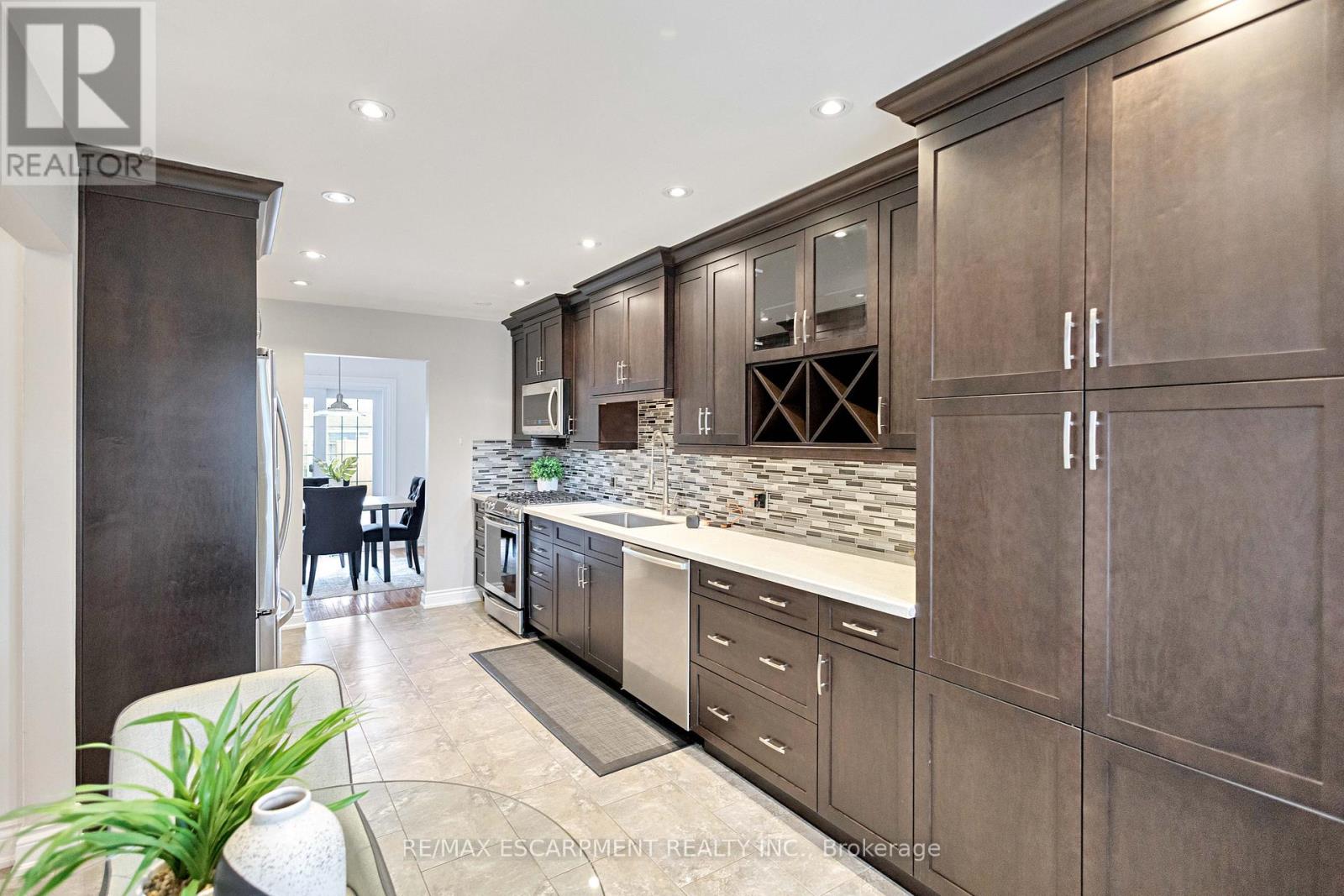 2250 Middlesmoor Crescent, Burlington, Ontario  L7P 3X6 - Photo 8 - W12550536