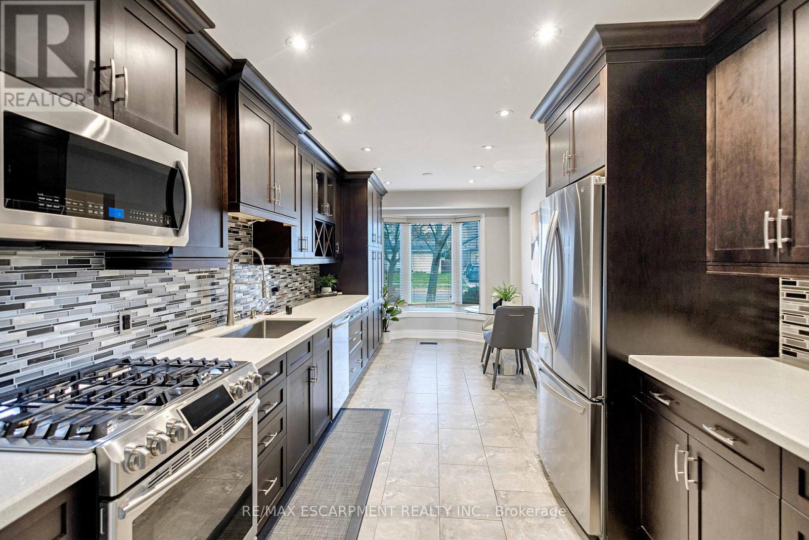 2250 Middlesmoor Crescent, Burlington, Ontario  L7P 3X6 - Photo 9 - W12550536