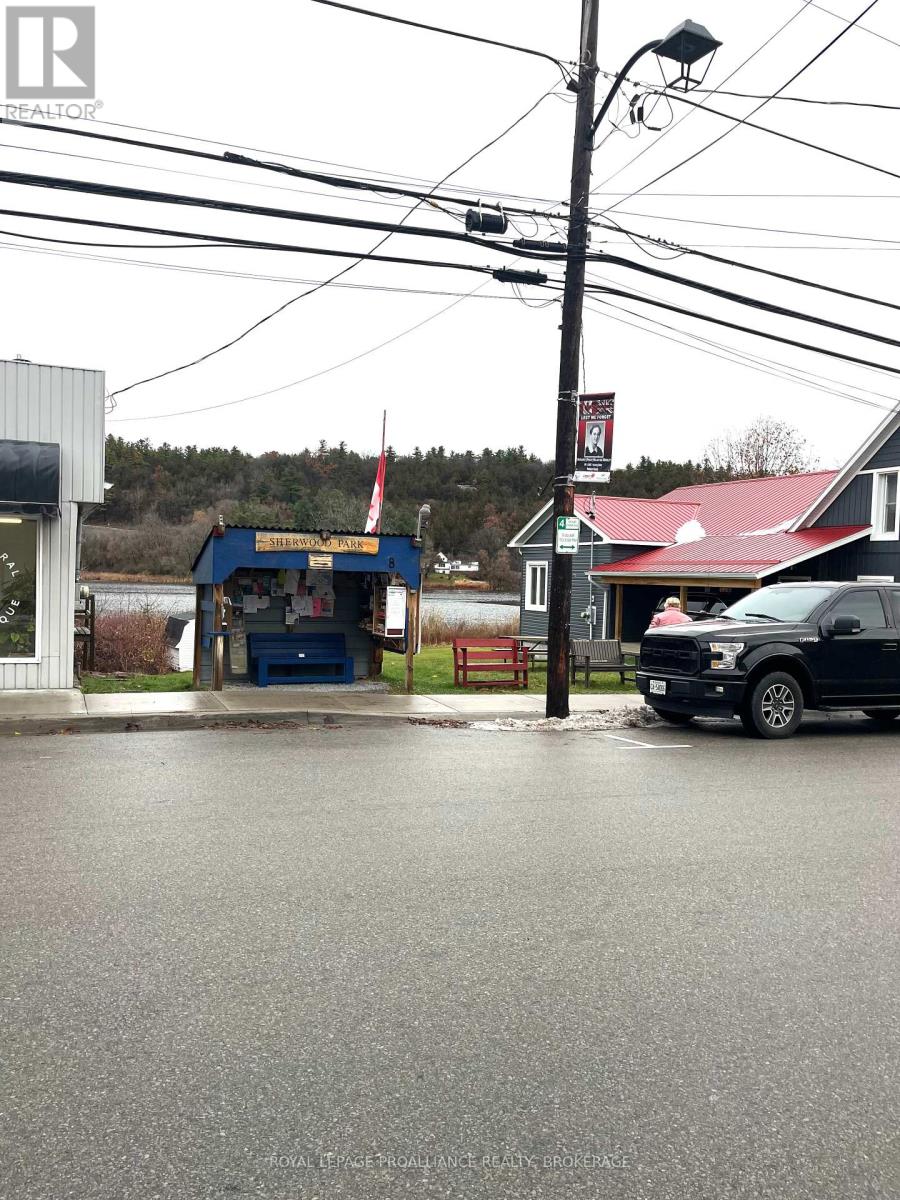 8 Bedford Street, Rideau Lakes, Ontario  K7P 2C5 - Photo 2 - X12550626