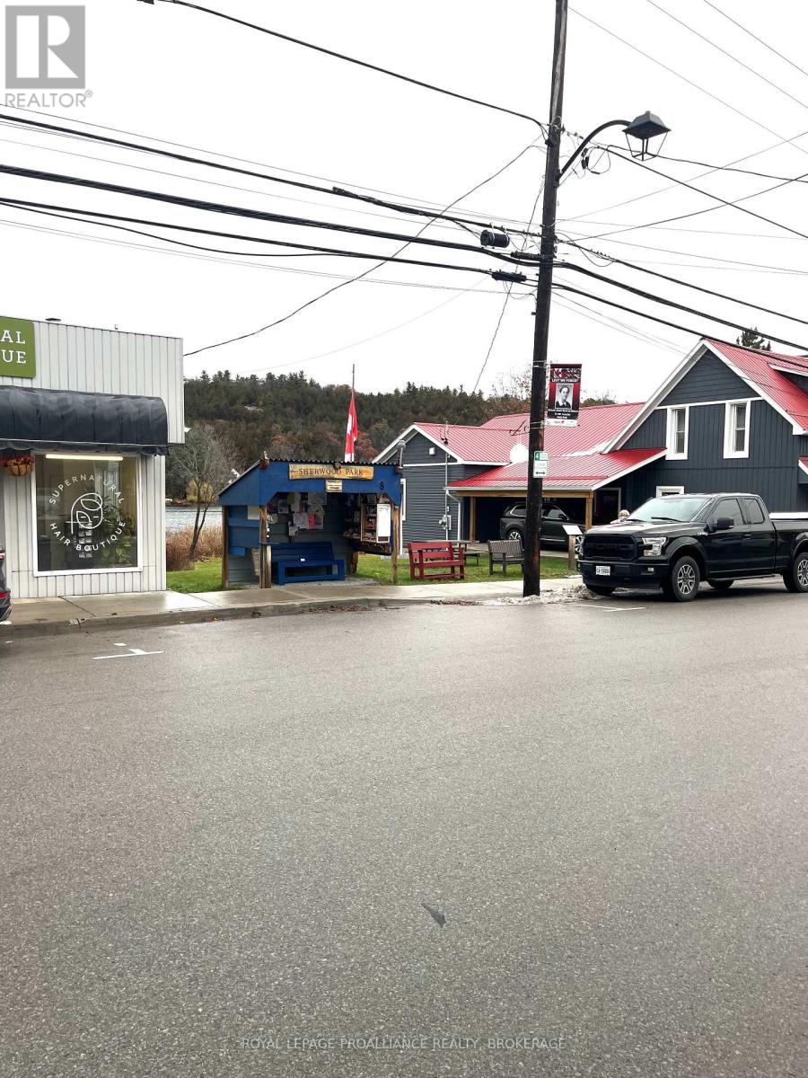 8 Bedford Street, Rideau Lakes, Ontario  K7P 2C5 - Photo 5 - X12550626