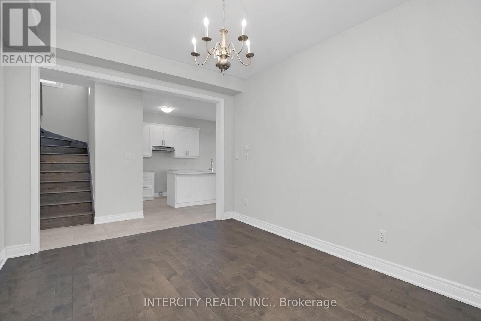 5 Kessler Drive, Brampton, Ontario  L6R 4G2 - Photo 5 - W12451230