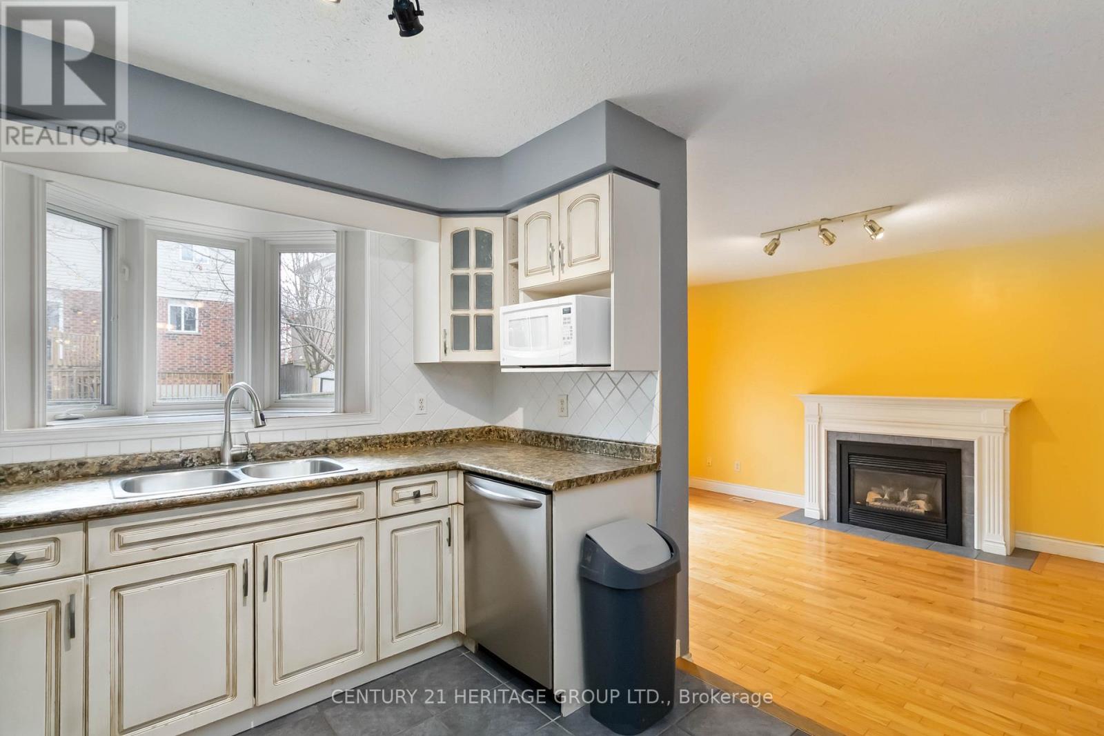 77 Doyle Drive, Guelph, Ontario N1G 5B9 - Photo 21 - X12525664