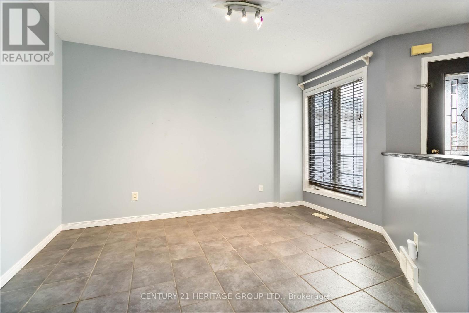 77 Doyle Drive, Guelph, Ontario N1G 5B9 - Photo 10 - X12525664