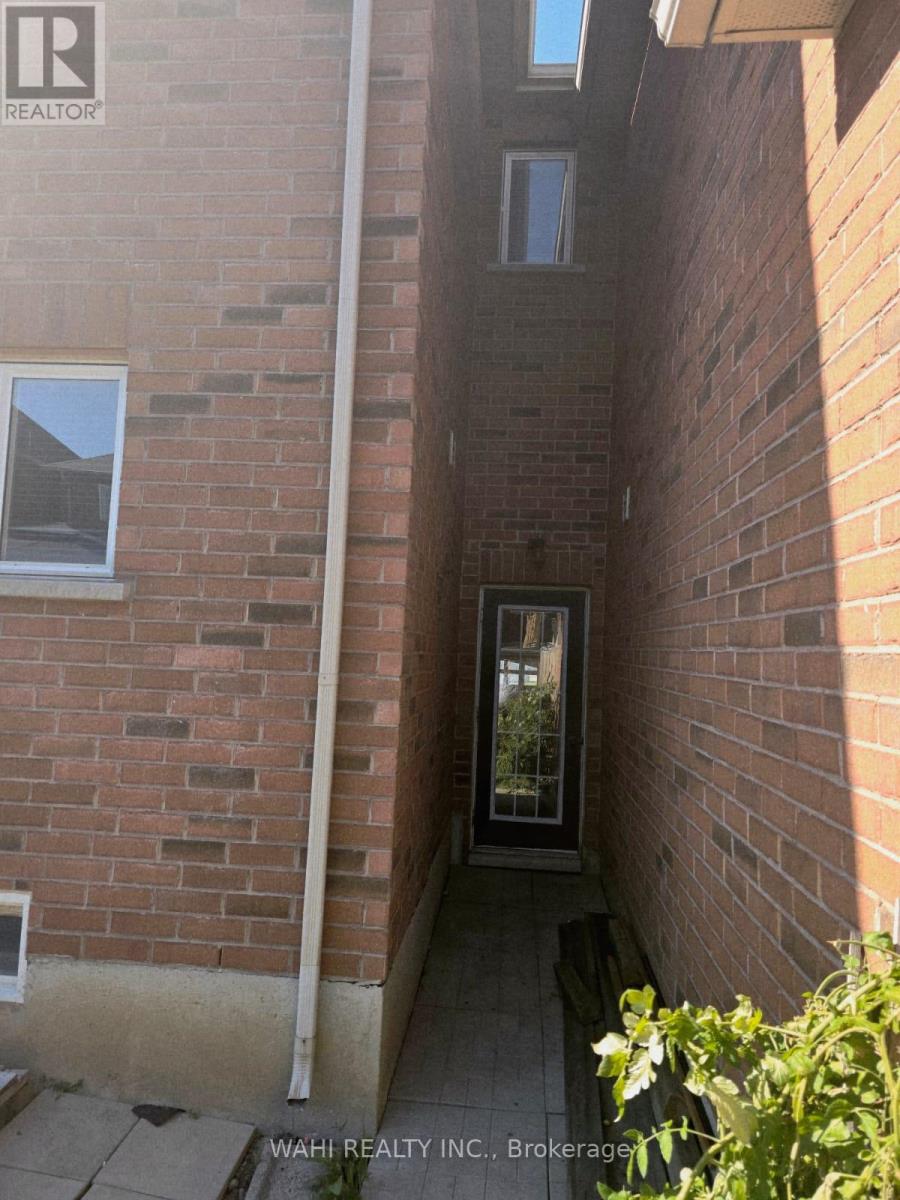 8 Lockport Way, Hamilton, Ontario  L8E 0B1 - Photo 8 - X12448541