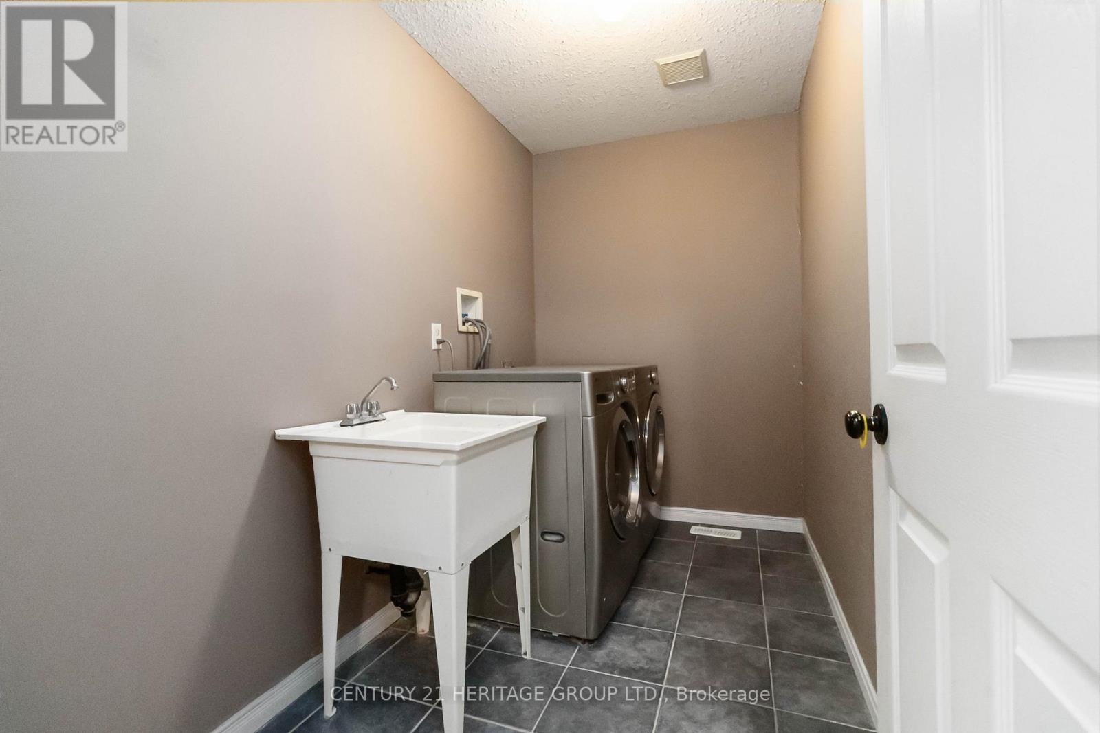 77 Doyle Drive, Guelph, Ontario N1G 5B9 - Photo 26 - X12525664