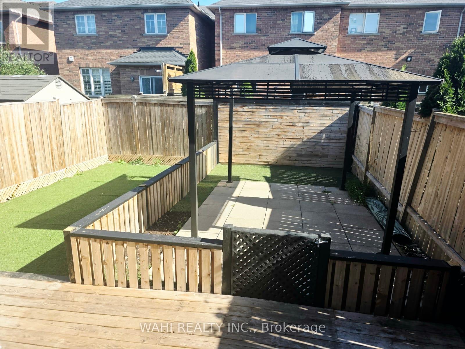 8 Lockport Way, Hamilton, Ontario  L8E 0B1 - Photo 4 - X12448541