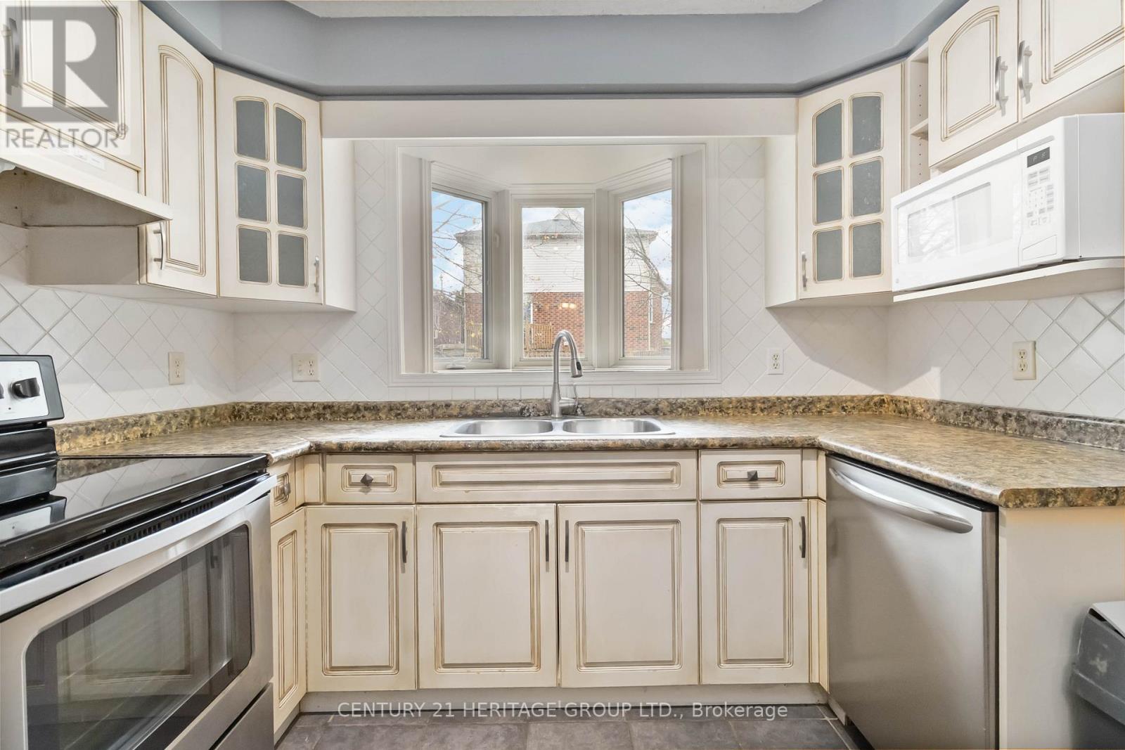 77 Doyle Drive, Guelph, Ontario N1G 5B9 - Photo 22 - X12525664