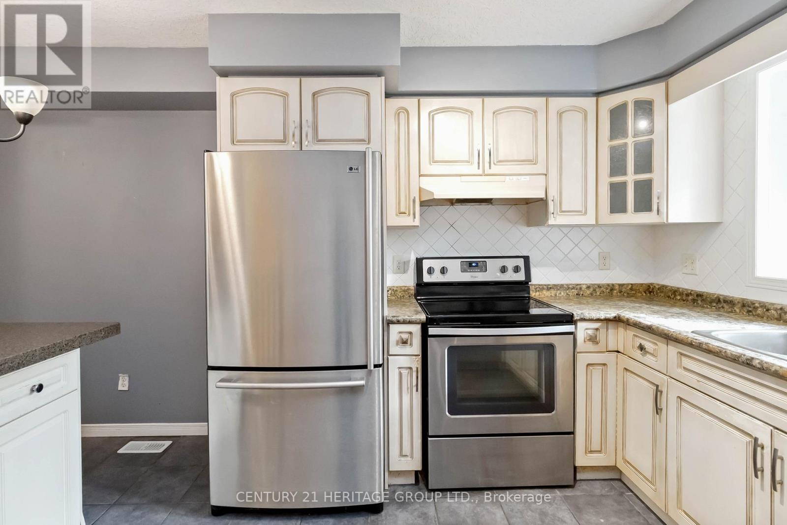 77 Doyle Drive, Guelph, Ontario N1G 5B9 - Photo 19 - X12525664