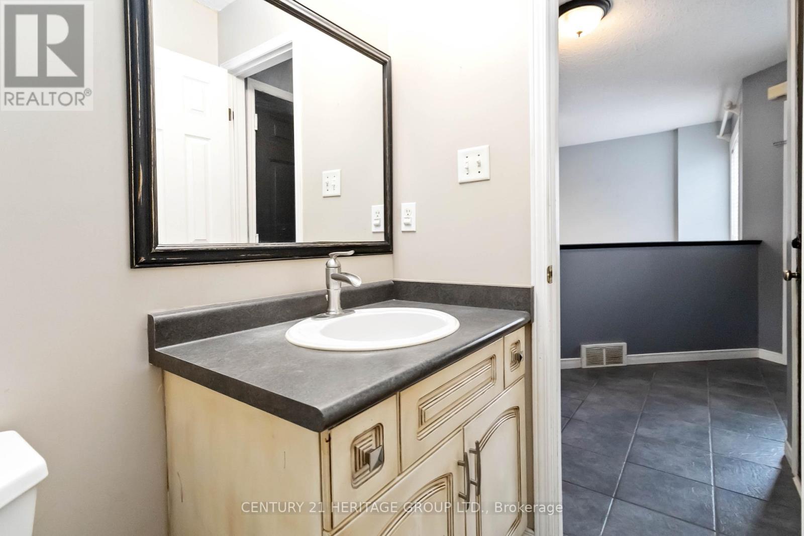 77 Doyle Drive, Guelph, Ontario N1G 5B9 - Photo 28 - X12525664