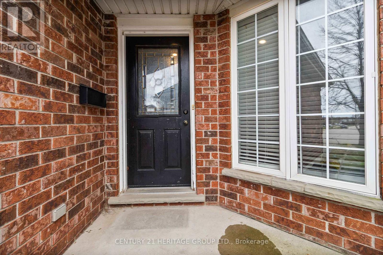 77 Doyle Drive, Guelph, Ontario N1G 5B9 - Photo 6 - X12525664