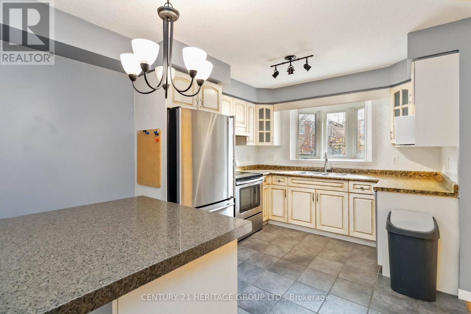 77 Doyle Drive, Guelph, Ontario N1G 5B9 - Photo 16 - X12525664