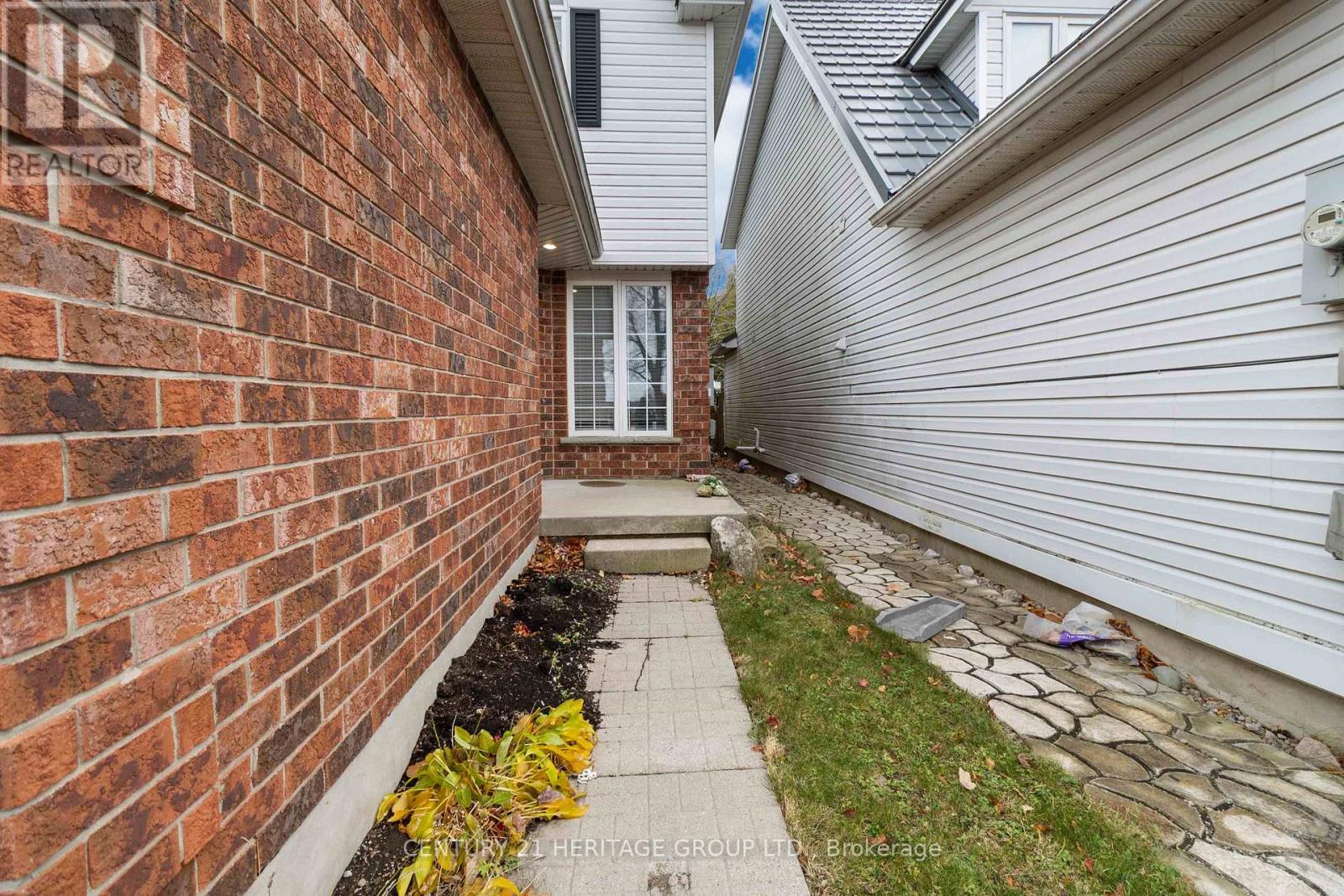 77 Doyle Drive, Guelph, Ontario N1G 5B9 - Photo 5 - X12525664