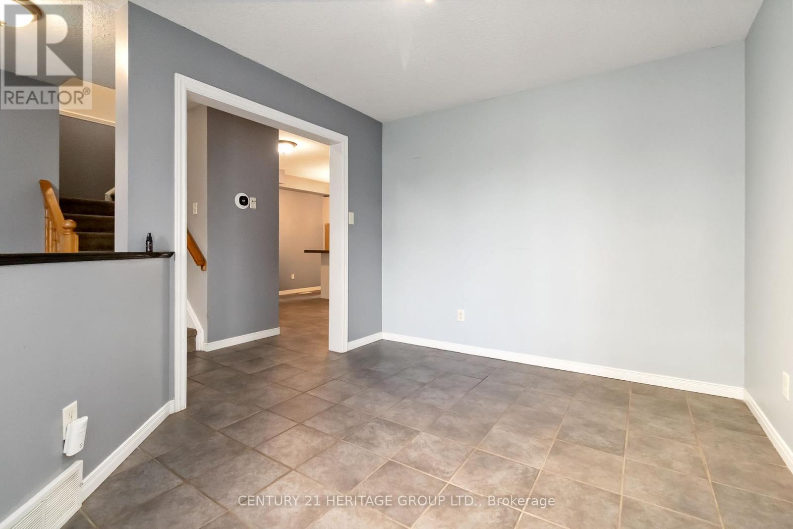 77 Doyle Drive, Guelph, Ontario N1G 5B9 - Photo 12 - X12525664