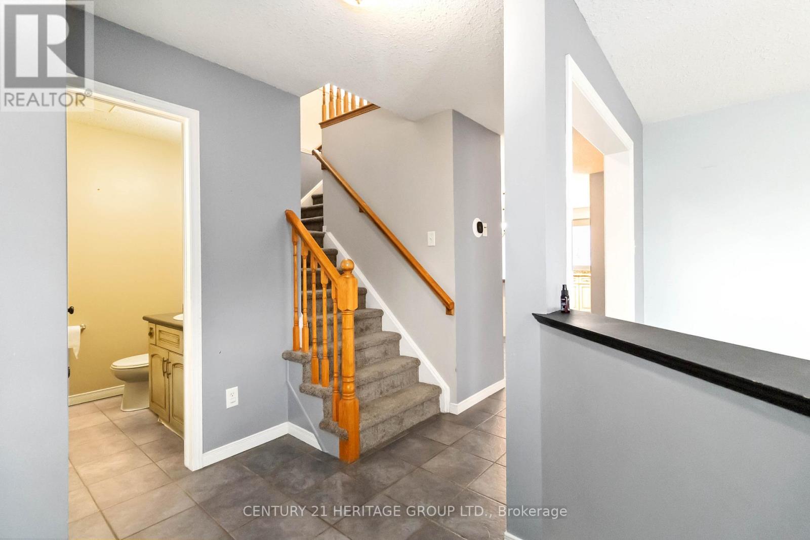 77 Doyle Drive, Guelph, Ontario N1G 5B9 - Photo 8 - X12525664