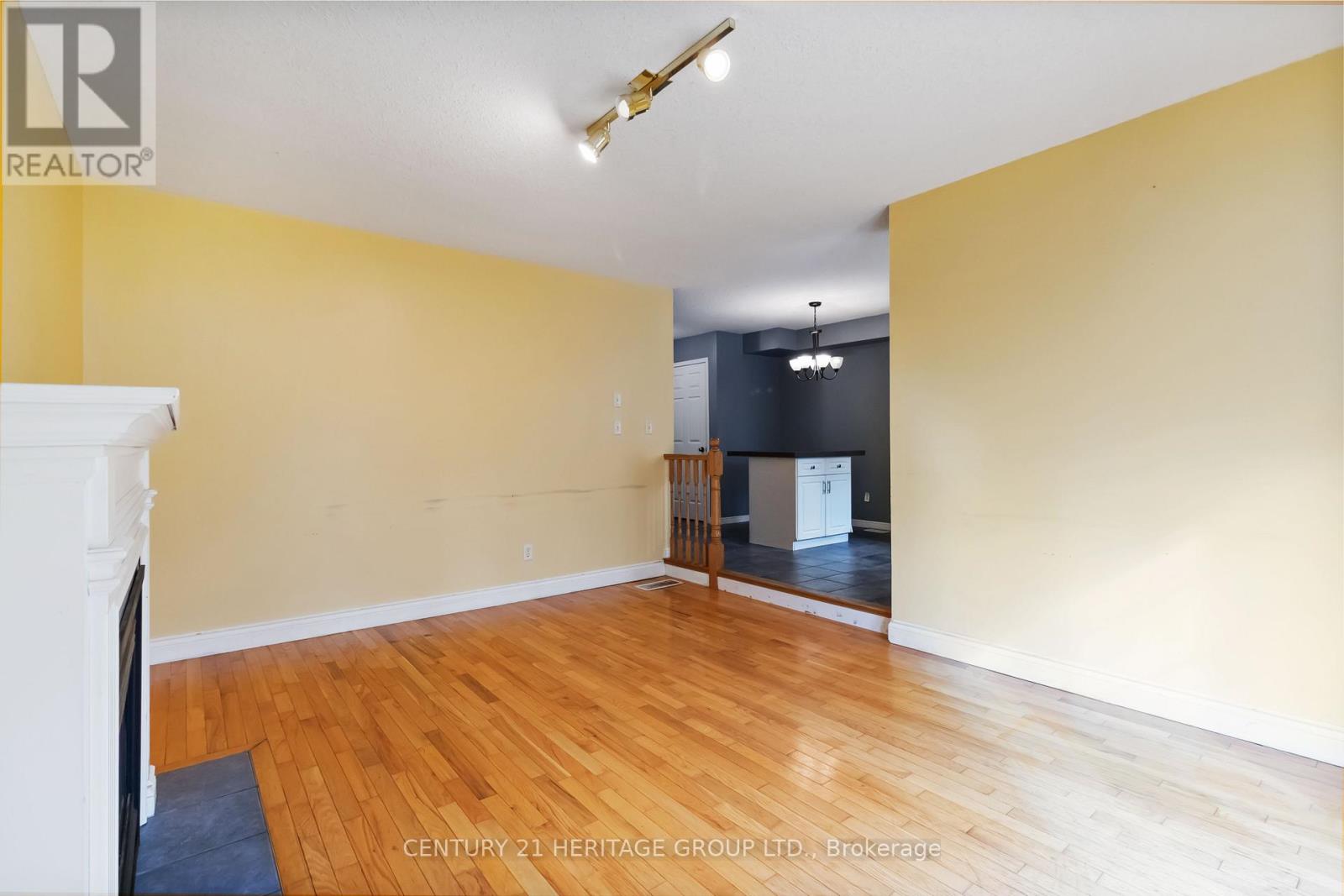 77 Doyle Drive, Guelph, Ontario N1G 5B9 - Photo 24 - X12525664