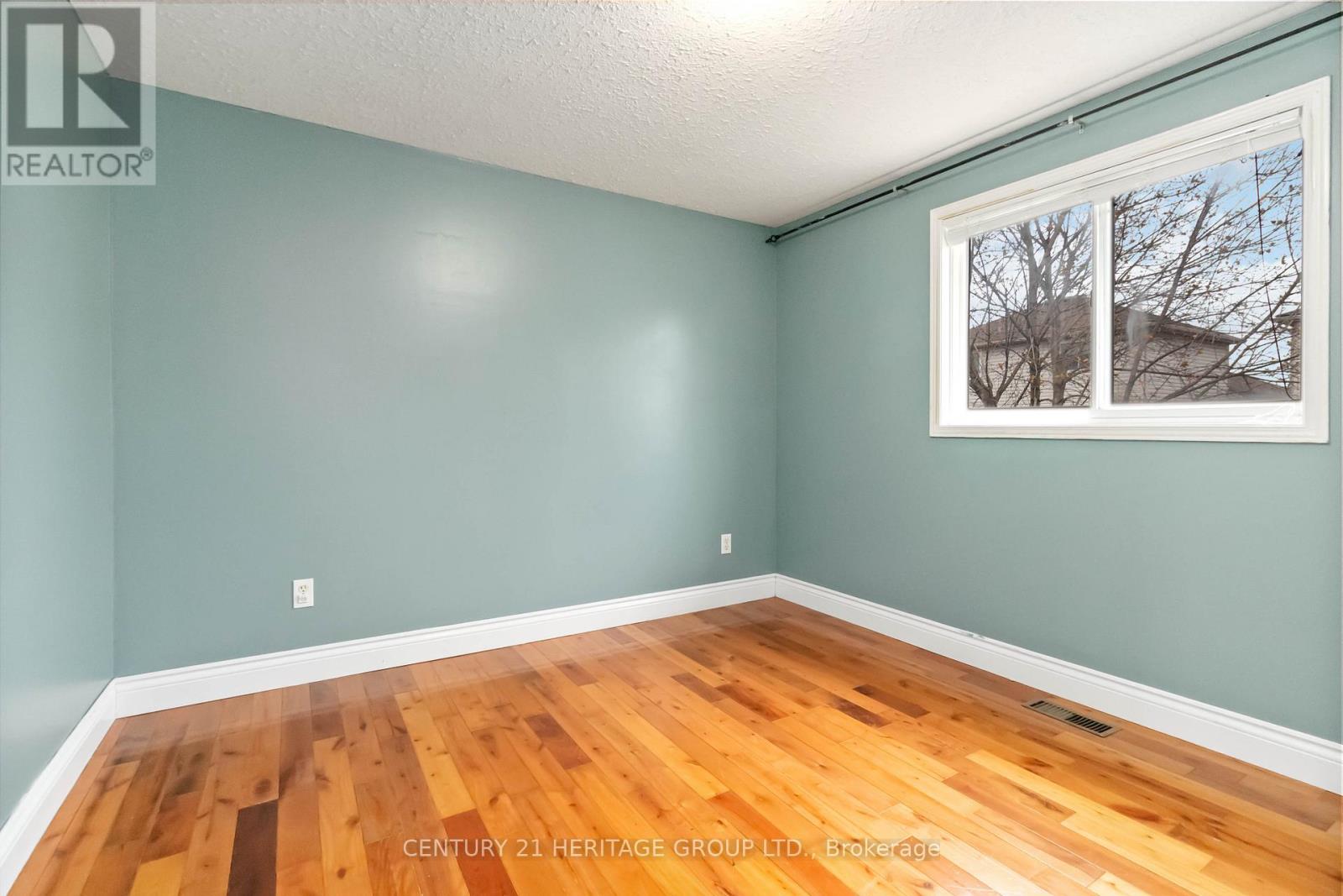 77 Doyle Drive, Guelph, Ontario N1G 5B9 - Photo 42 - X12525664