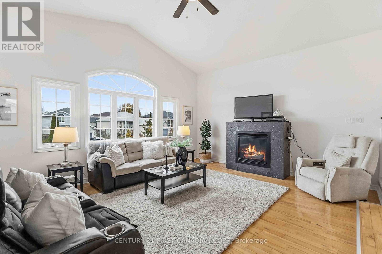 1353 South Wenige Drive, London North, Ontario  N5X 4M8 - Photo 13 - X12550634