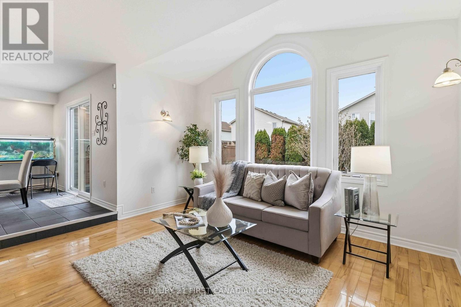 1353 South Wenige Drive, London North, Ontario  N5X 4M8 - Photo 6 - X12550634