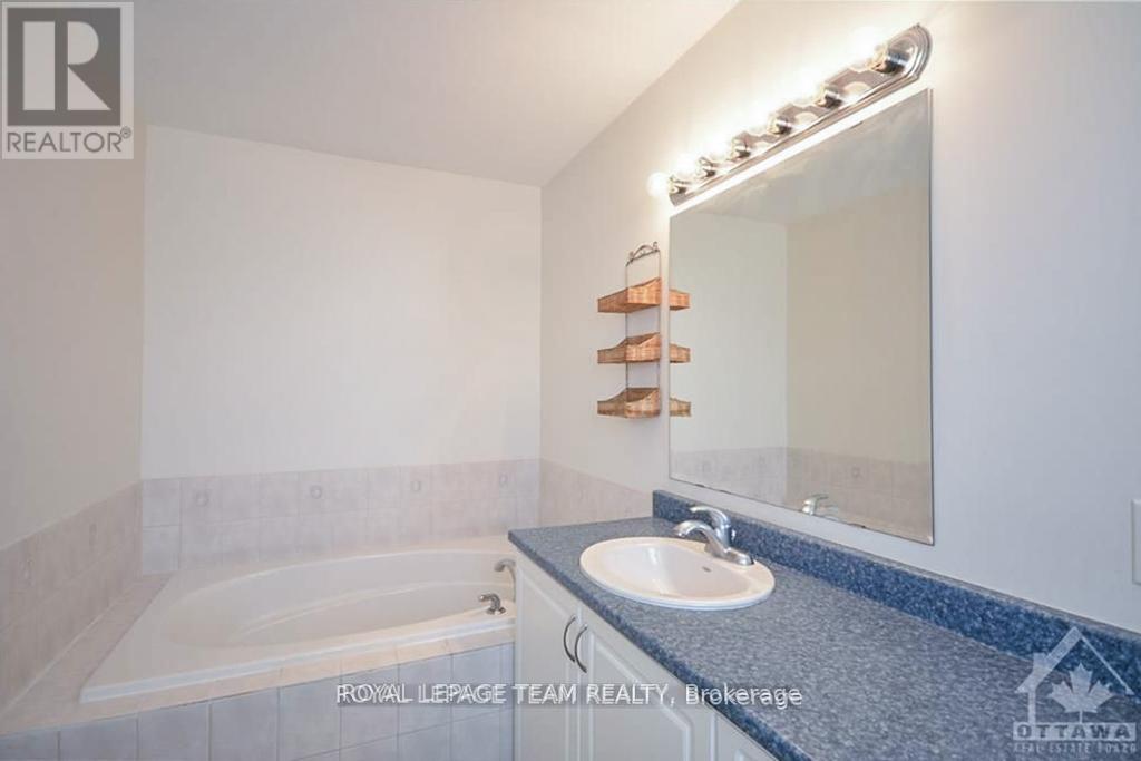 293 Forestbrook Street, Ottawa, Ontario  K2K 0B9 - Photo 5 - X12550640