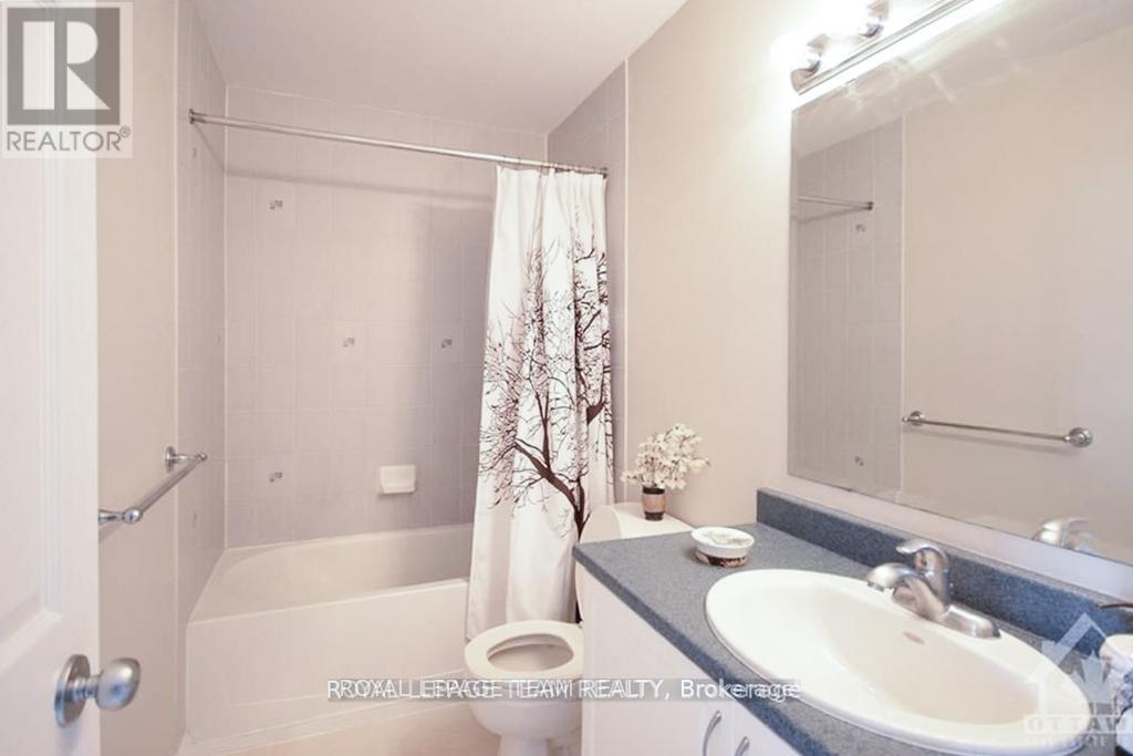293 Forestbrook Street, Ottawa, Ontario  K2K 0B9 - Photo 6 - X12550640