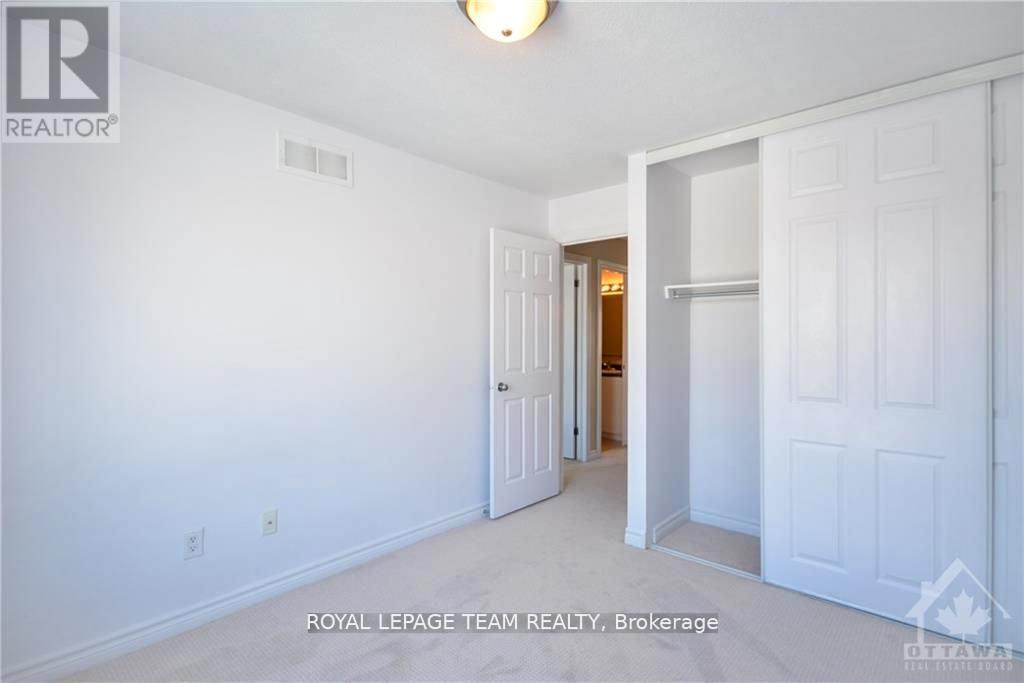 293 Forestbrook Street, Ottawa, Ontario  K2K 0B9 - Photo 8 - X12550640