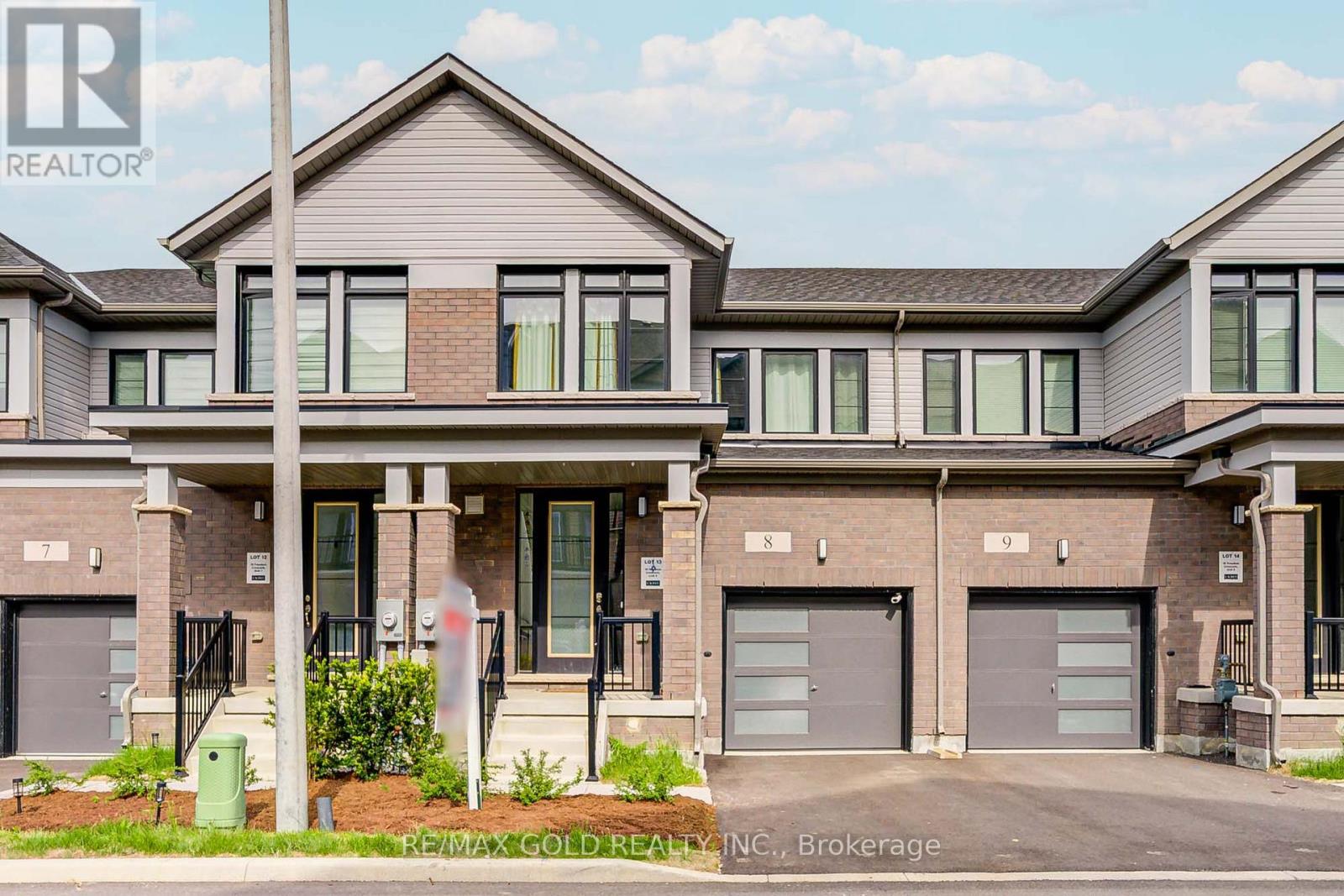 8 - 10 FREEDOM CRESCENT, Hamilton, Ontario