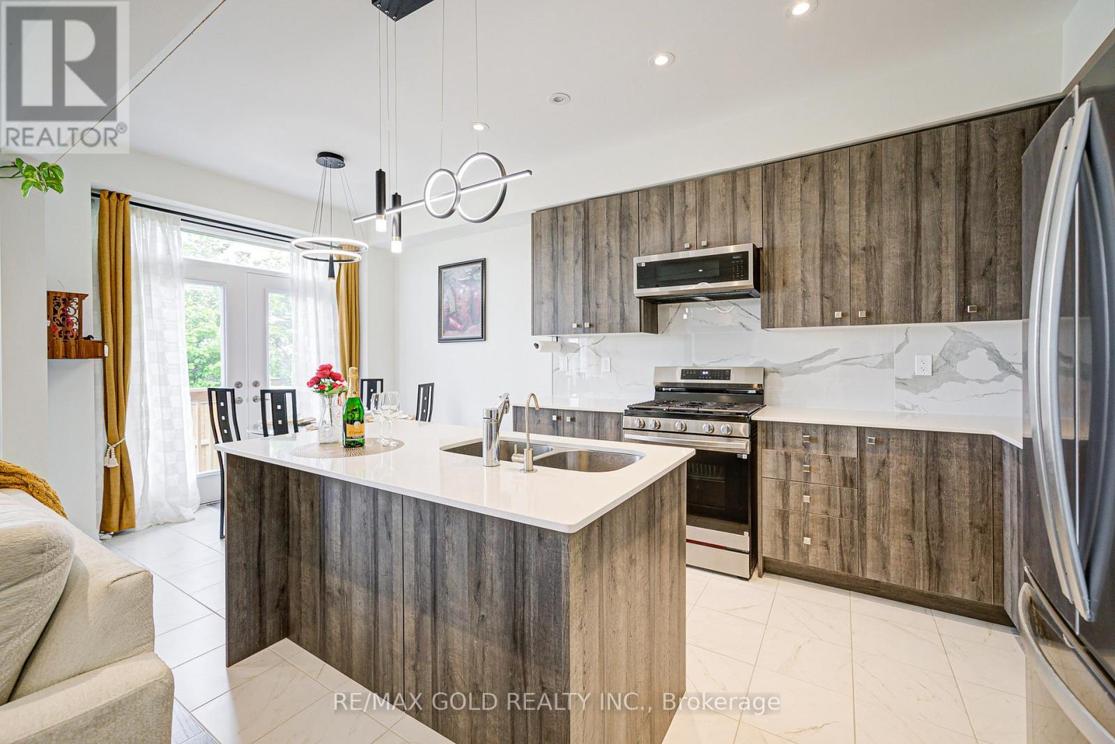 8 - 10 Freedom Crescent, Hamilton, Ontario  L0R 1W0 - Photo 10 - X12550366