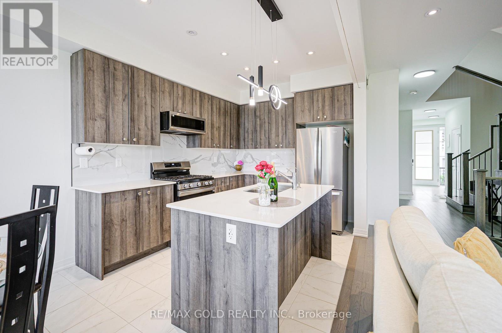 8 - 10 Freedom Crescent, Hamilton, Ontario  L0R 1W0 - Photo 12 - X12550366