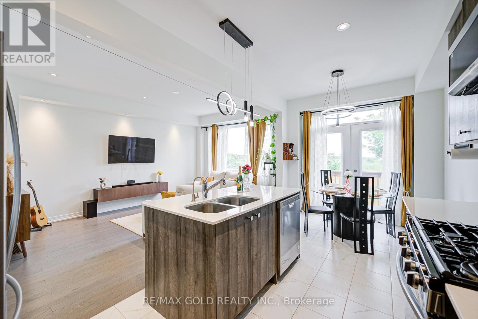 8 - 10 Freedom Crescent, Hamilton, Ontario  L0R 1W0 - Photo 17 - X12550366