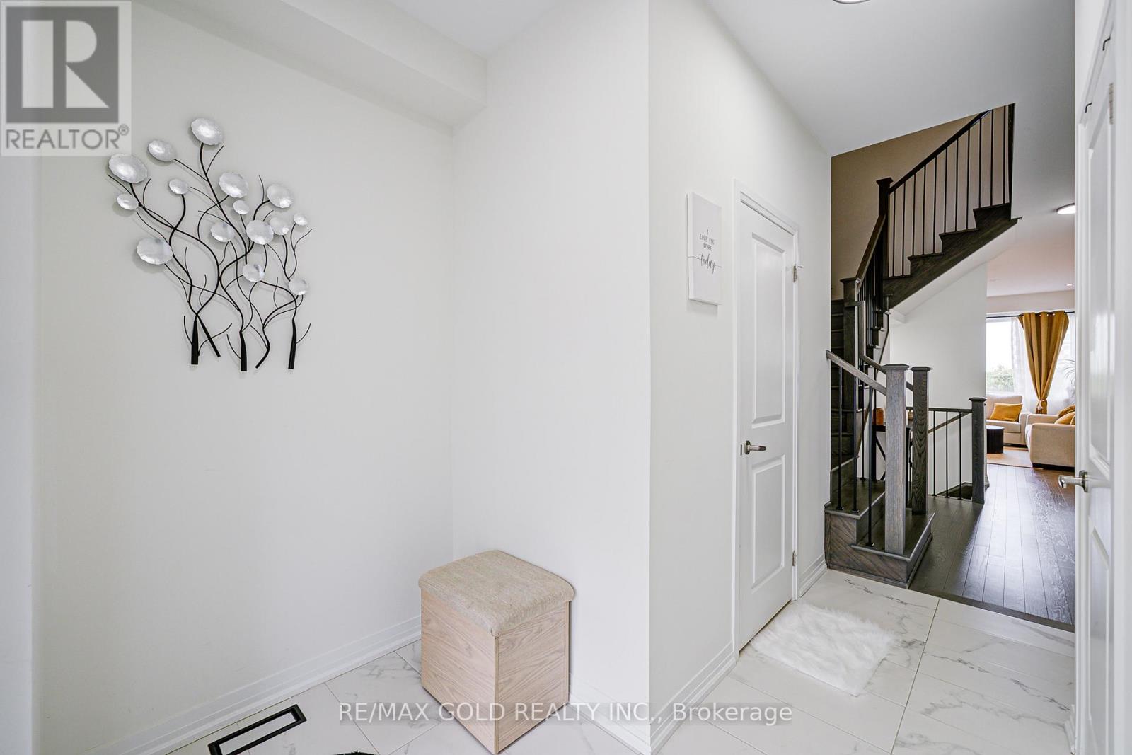 8 - 10 Freedom Crescent, Hamilton, Ontario  L0R 1W0 - Photo 7 - X12550366