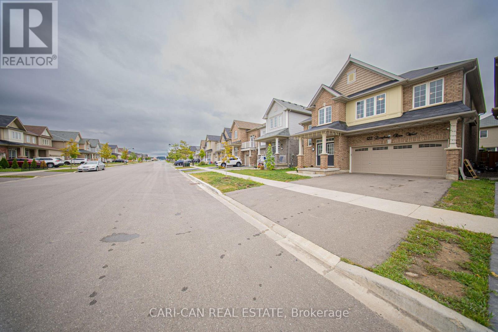 122 Longboat Run West, Brantford, Ontario  N3T 0P3 - Photo 2 - X12550420