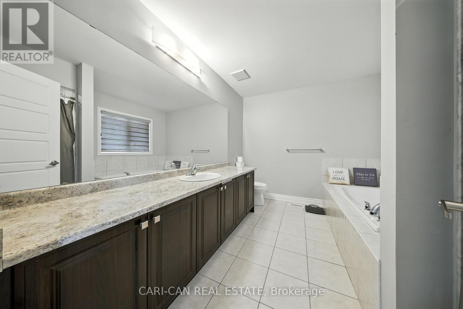 122 Longboat Run West, Brantford, Ontario  N3T 0P3 - Photo 25 - X12550420