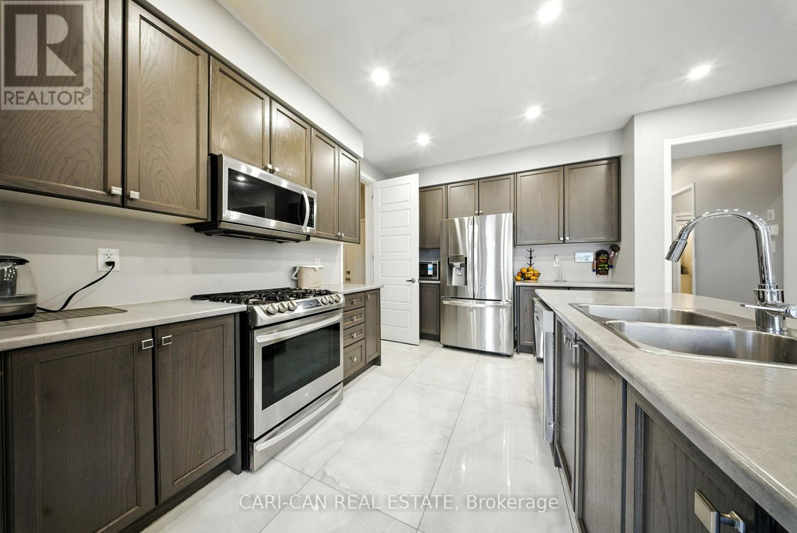 122 Longboat Run West, Brantford, Ontario  N3T 0P3 - Photo 9 - X12550420