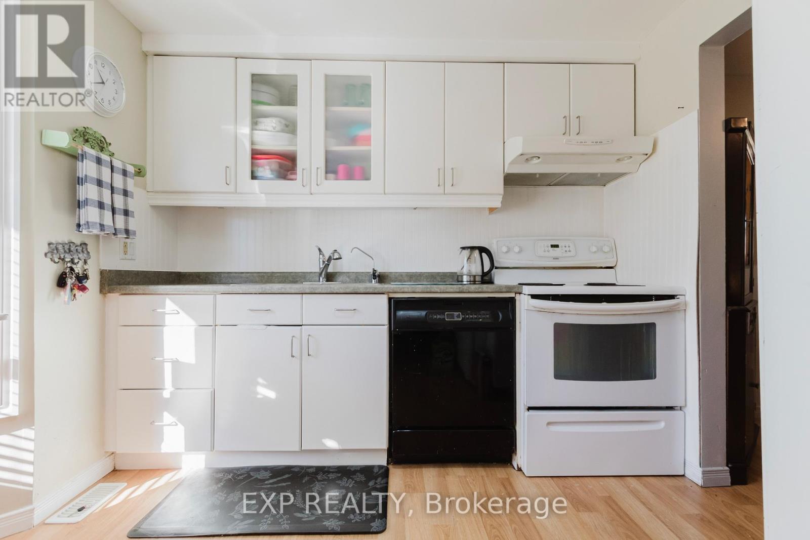 36 Nautical Road, Brantford, Ontario  N3P 1G6 - Photo 11 - X12550548