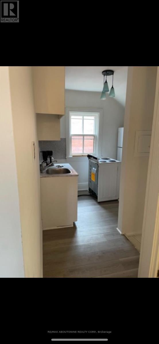 70 Wellington Street S, Hamilton, Ontario  L8N 2R1 - Photo 3 - X12550552