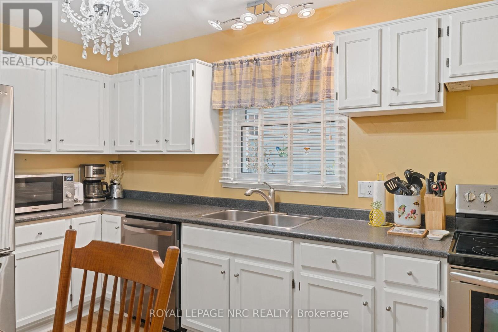 19 Brigantine Court, St. Catharines, Ontario L2M 7V4 - Photo 12 - X12550570