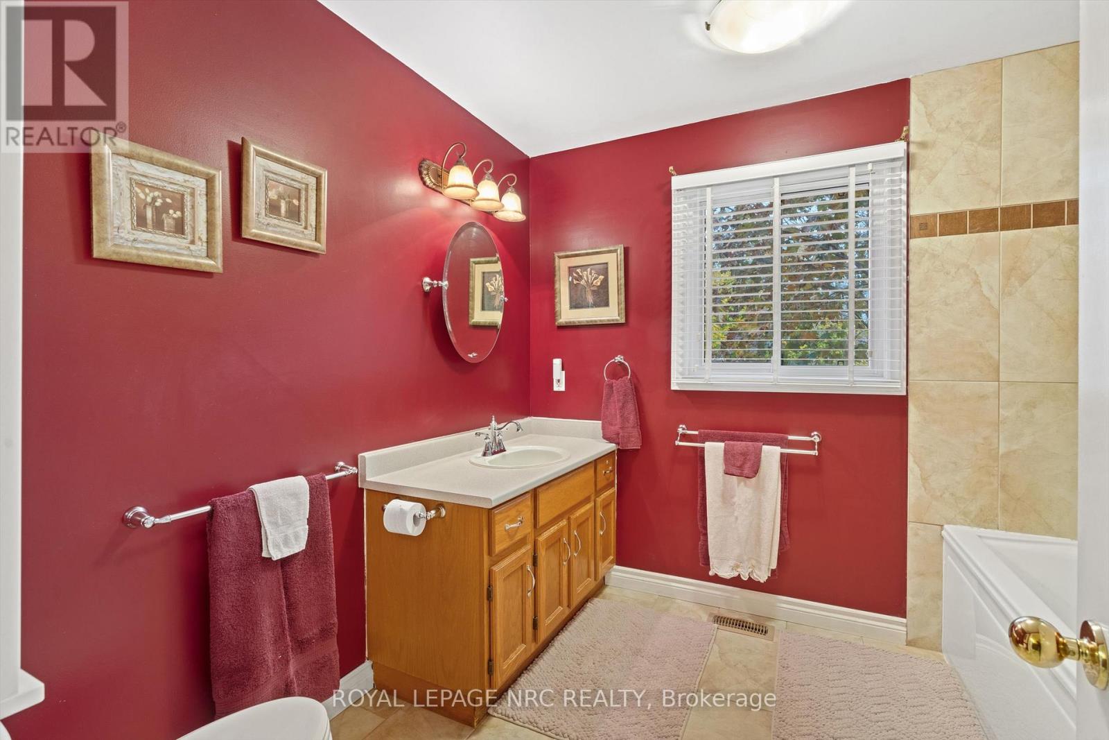 19 Brigantine Court, St. Catharines, Ontario L2M 7V4 - Photo 24 - X12550570