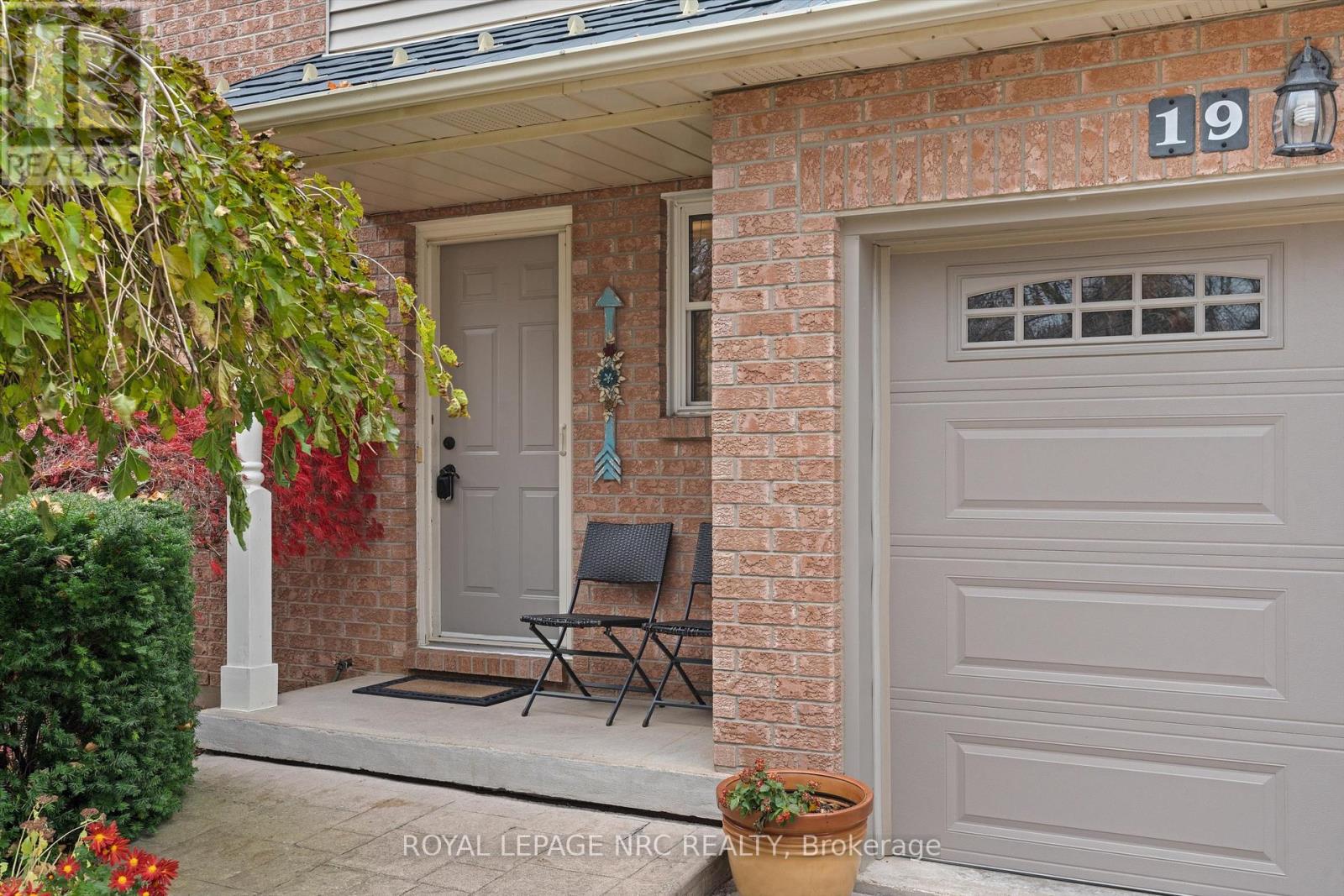 19 Brigantine Court, St. Catharines, Ontario L2M 7V4 - Photo 4 - X12550570