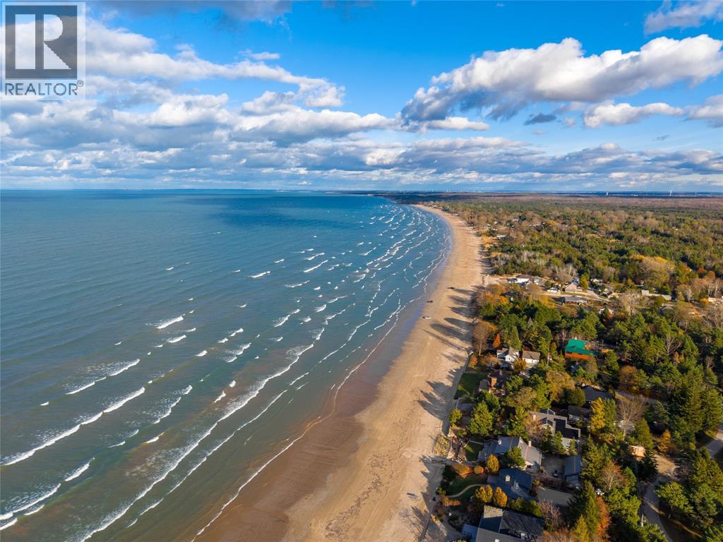 6288 Spruce Street, Lambton Shores, Ontario  N0N 1J2 - Photo 4 - 25028890