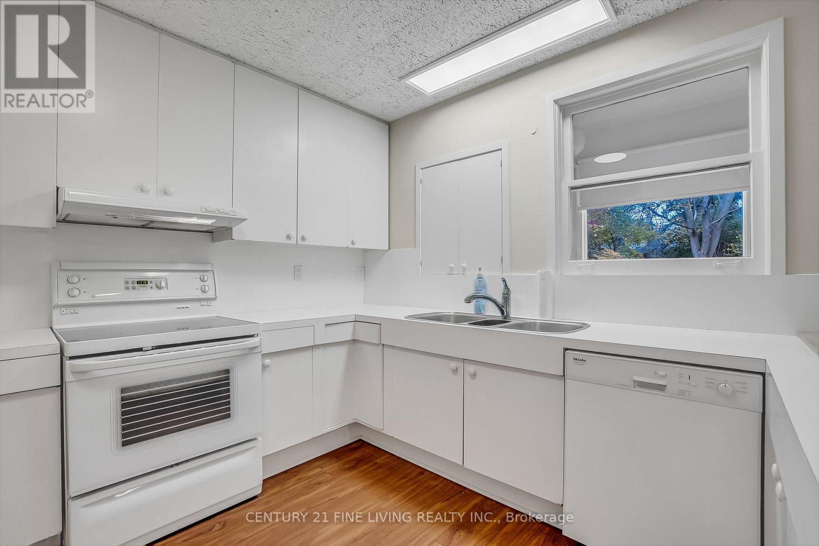 20 Owen Boulevard, Toronto, Ontario  M2P 1E9 - Photo 17 - C12546196