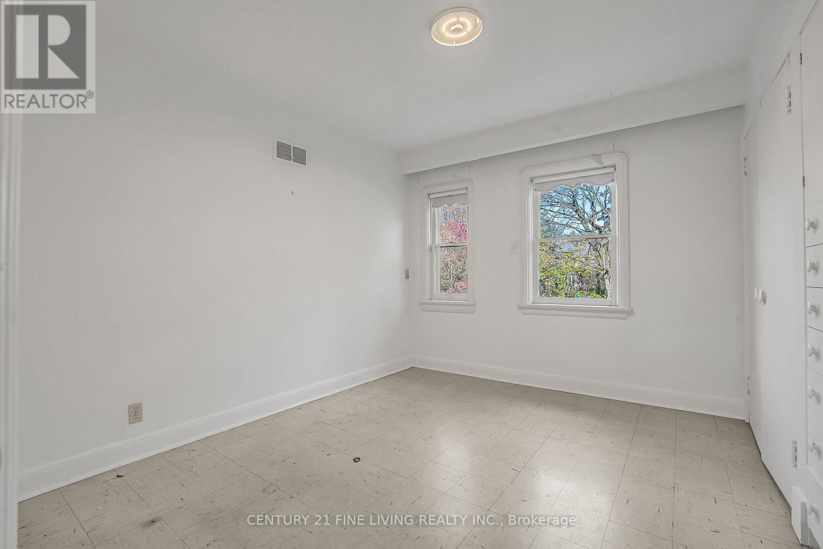 20 Owen Boulevard, Toronto, Ontario  M2P 1E9 - Photo 31 - C12546196