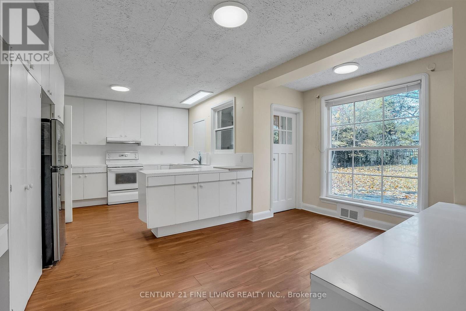 20 Owen Boulevard, Toronto, Ontario  M2P 1E9 - Photo 18 - C12546196