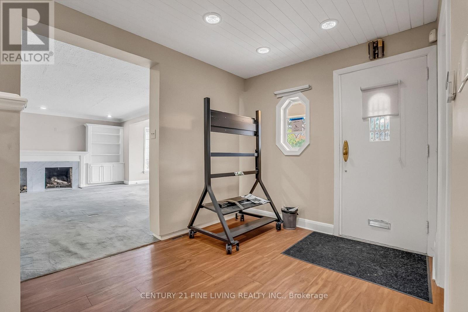 20 Owen Boulevard, Toronto, Ontario  M2P 1E9 - Photo 3 - C12546196