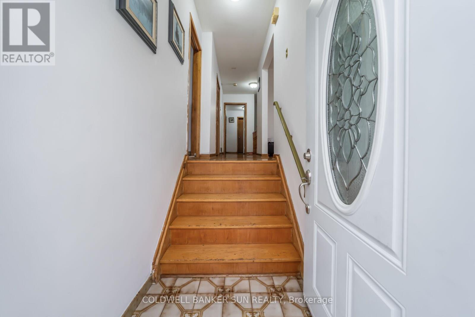 69 Songwood Drive, Toronto, Ontario M9M 1X4 - Photo 6 - W12549932