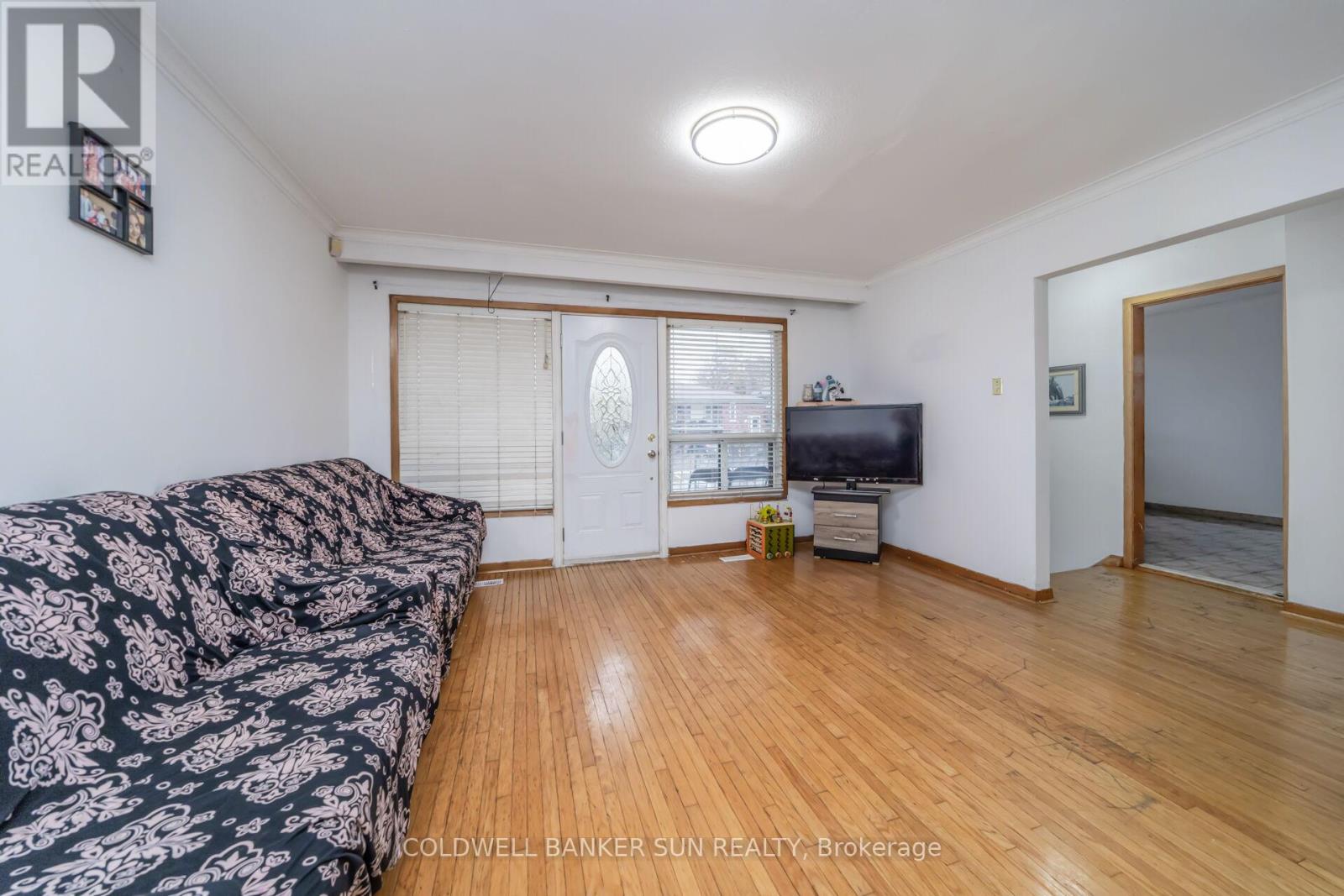 69 Songwood Drive, Toronto, Ontario M9M 1X4 - Photo 12 - W12549932